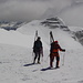 Auf dem Hauptgipfel des Piz Palü 3901m. Wir haben die Ski über den Grat getragen um hinten auf die Alp Grüm abzufahren.