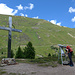 Tourinette im Felsmonokular Richtung Wildspitze, das alte Kreuz gleich links daneben