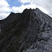 Hier das Bild vom 3.8., etwas tiefer am Grat, wo man zum erstenmal den Gipfel der Nestspitze erblickt.
