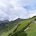 Hinter der Strindenscharte kommen Schochenspitze und Lachenspitze in Sicht, unsere beiden Gipfelziele für heute.
