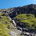 der Abstieg nach Gramais wird von vielen Wasserfällen garniert