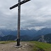 Urlaubsstart gleich am Gipfelkreuz! <br /><br />Dezent und schlank: das Kreuz des Seefelder Jochs direkt über der Bergstation. 