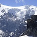 Der Gipfel mit Wolkenfahne, die Ortler-Nordwand, der dicke Eispanzer und rechts die Aufstiegsspur