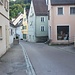 Hauptstraße in Harburg, es ist sehr eng, man kann die Häuserzeilen kaum fotografieren 