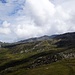 Über die weitläufigen Hänge des Morgenkogels Richtung Viggartal (beliebt bei Skitourengehern) Richtung Viggarspitze.