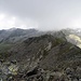 Der weitere Gratverlauf, leider großteils im Nebel, vom Morgenkogel aus.