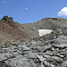 Den Vorgipfel P. 2781m erreicht man links über den Grat. Den Felsklotz kann man problemlos linksseitig umgehen, wie man auf dem nächsten Bild sieht.