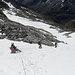 Steiler Abstieg über den Stössenfirn - dank des guten Trittschnees kein Problem. (Gestellte Situation :-))