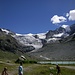 Touriauflauf am Gletschersee - kein Wunder bei dem Wetter und der Landschaft.