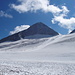 Ein schöner Berg,der Olperer.Längs des Skilifts verläuft der Anstieg zur Wildlahnerscharte(3255m)