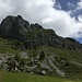 Klettersteig Brunnistöckli liegt rechts am Berg.