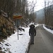 Start zur Wanderung in Gaimühle am schattigen Februarmorgen