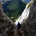 in der kurzen Rinne mit schönen Tiefblick zur Lechaschauer Alpe