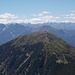 Schau von der Viggarspitze über den Patscherkofel hinweg in die Stubaier Alpen