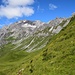 Auf dem Sattel oberhalb Golrosa. Die Schesaplana hat man immer im Blickfeld.