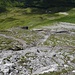 Hier im steileren Aufstieg zur Gamsluggen. Die Wegspur immer gut erkennbar, aber an steileren Stellen rutschig.