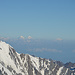 Was für eine Fernsicht zu den anderen Größen des Kaukasus. Der Elbrus liegt ca. 200km Luftlinie von hier entfernt.