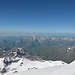 Ausblick vom Gipfel Kazbek auf viele unbekannte Berge in Georgien und Südossetien.