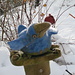 der Vogel bei der Töpferei in Orüti, diesmal mit Schnee und etwas unscharf