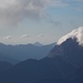Freier Blick in die Ammergauer Alpen. Der Grünstein indes hängt in einer zachen Wolke