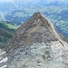 Aussicht vom Piz Tumpiv IV: Im Vordergrund das neue Gipfelkreuz.
