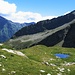 Il laghetto dell'Alp di Arbeola, a quota 2046 metri, nei pressi del bivio fra il Sentiero Alpino che sale dapprima al rifugio Pian Grand, ed il sentiero che scende a valle. 