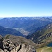 Tiefblick nach Chiavenna, hinten Comersee und Monte Rosa