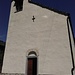 Die 800 Jahre alte Kirche von Chironico von aussen...