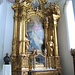 L'altare di una cappella laterale, capolavoro di scultura con dorature magnifiche.