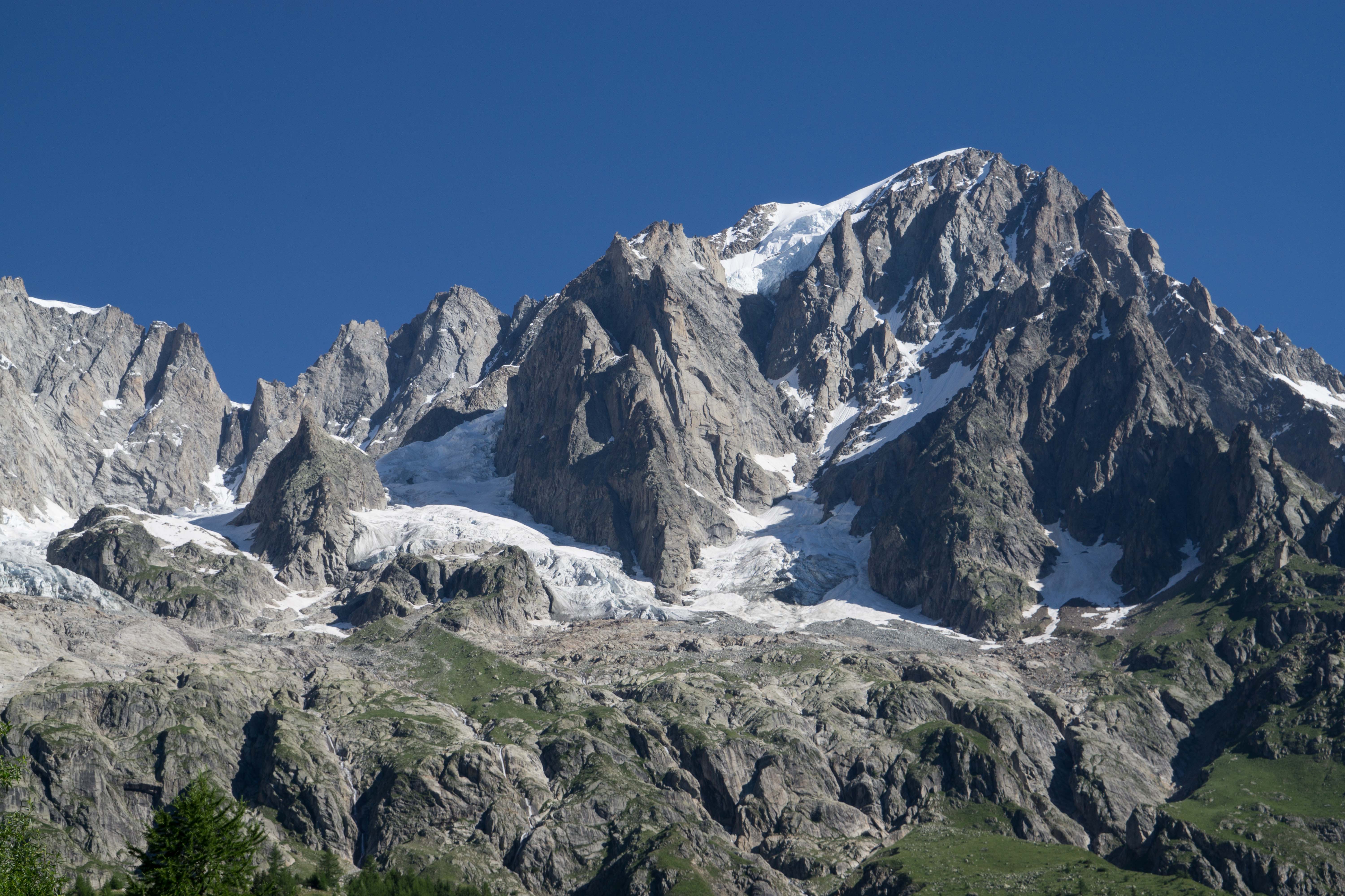 Die Grande Jorasses in ihrer ganzen Wildheit. Fotos