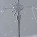 Ein eisernes Gipfelkreuz - belegt mit Rauhreif