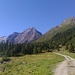 Am Startpunkt in Lüsens mit Blick zum Lüsener Fernerkogel (3298m)