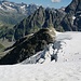 Gletscherabbruch und die so winzig erscheinende Tierberglihütte