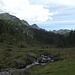 An der Alpe Guinzana öffnet sich dieser schöne Blick ins gleichnamige Tal. 