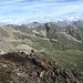 Auf der gegenüberliegenden Seite des Val Piana, könnte man das Val Guinzana relativ einfach über die "Bocchetta c. 2700" (linke Einsenkung) erreichen und auf diese Art die Höhenwanderung fortsetzen. 