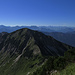 [http://f.hikr.org/files/2150425.jpg Blick vom Ochsenälpeleskopf über das Kuhkar zum Kreuzkopf und in die Lechtaler und Allgäuer Alpen]