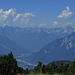 [http://f.hikr.org/files/2150429.jpg Allgäuer Gipfelparade über dem Lechtal], leider etwas dunstig / parata delle cime più alte delle Alpi dell`Algovia sopra la valle del Lech, purtroppo un pò nebbiosa