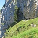 "Bergbalm" mit Biwakhöhle und beschriebenem "Höhlenbuch"