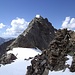 Am Ende des Schneefeldes ist der Einstieg, wo die Hauptschwierigkeiten beginnen (und lange anhalten).