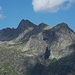 Linkerhand die Ameisenspitze, deren riesiger Gipfelsteinmann gut zu erkennen ist...