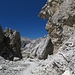 Abstieg auf Steig Nr. 403, sehr eindrucksvoll durch die Felstrümmer unterhalb des Rif. Giusanni.