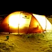 Das Zelt in der Nacht vor dem Gipfeltag
