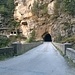 Il Ponte del Diavolo,foto scattata dall'auto,in avvicinamento a Bugliaga.