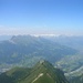 Gipfelblick ins Rheintal, im Hintergrund mittig die Alviergruppe, rechts der Alpstein