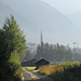 eine knappe Stunde später kommt die Kirche von Pettneu in Sicht
