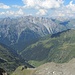 Das Lechquellengebirge jenseits des Klostertals; rechts das Vallugagebiet in den Lechtaler Alpen