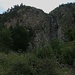 Östlich von Теберда (Teberda), etwa 130m oberhalb des Dorfes befindet sich der eingerichtete Klettergarten neben einem Wasserfall.