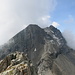Blick vom Piz Dadens auf die beiden Tumpiv-Gipfel und die Normalroute