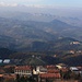 Aussicht vom Monte Titano (756m) nach Westen bis weit nach Italien mit den Gipfel des Gebirges Gli Appennini.