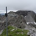 GK der Vorderen Steinkarspitze mit Blick zur eingenebelten Knittelkarspitze.